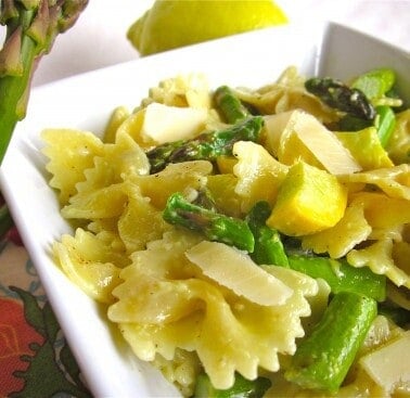 {Very Quick} Garlic Asparagus and Pasta with Lemon Cream from TheFoodCharlatan.com