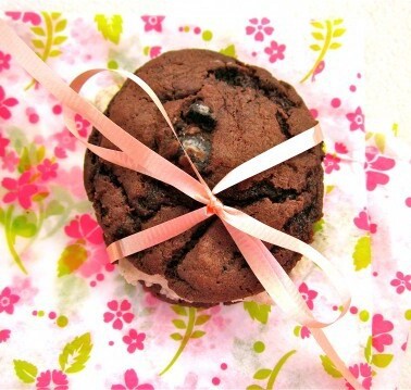 Homemade Oreo Cookies... with Oreos from TheFoodCharlatan.com