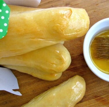 Olive Garden Breadsticks from TheFoodCharlatan.com