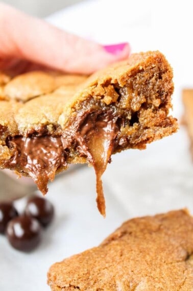 Browned Butter Blondies with Sea Salt Butterscotch Caramals from TheFoodCharlatan.com