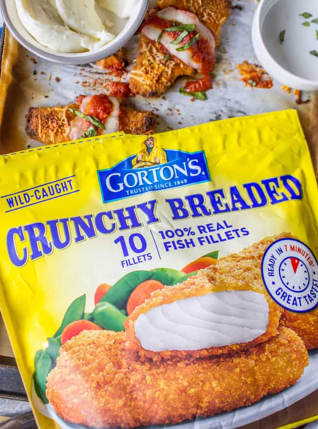 a bag of Gordon´s fish sticks with fish sticks on a backing sheet, a bowl of fresh mozzarella slices and a fish stick topped with mozzarella, tomato sauce and basil. 