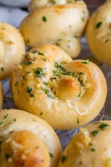 Garlic Knots (Perfect Rolls for Thanksgiving!) from The Food Charlatan