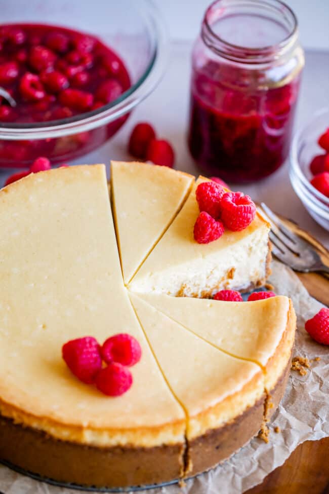easy cheesecake recipe with slices and raspberries.