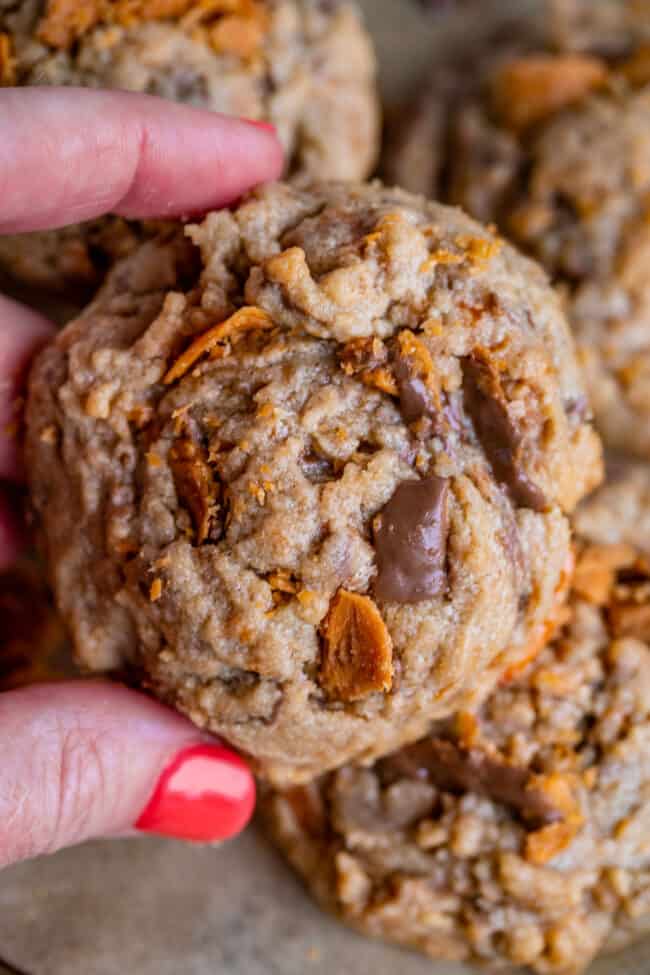 hand holding up peanut butter butterfinger cookie.