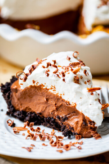 easy chocolate cream pie recipe with oreo crust on a white plate.