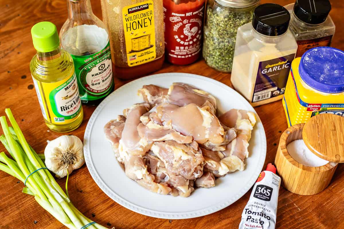 ingredients for honey garlic chicken including soy sauce, rice vinegar, etc.