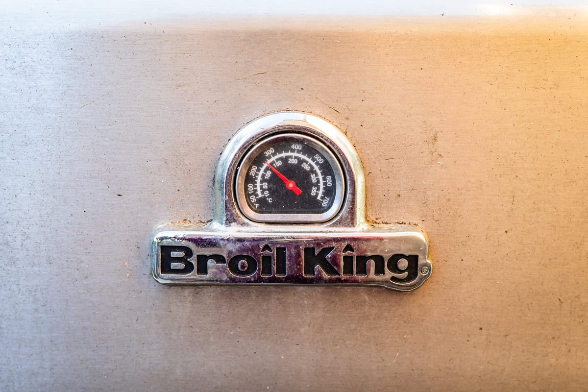picture of grill temperature gauge at 250.