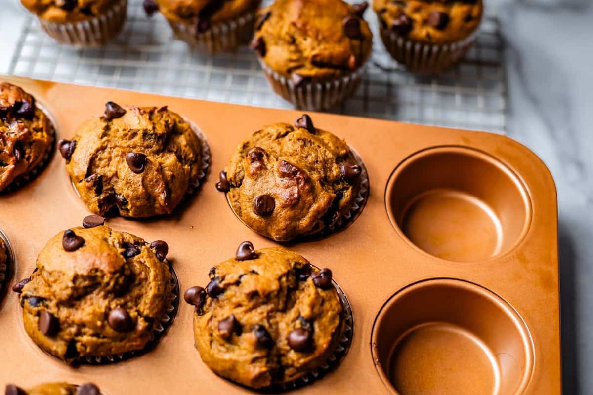 muffins in muffin tin, with some removed to show prompt removal is good.